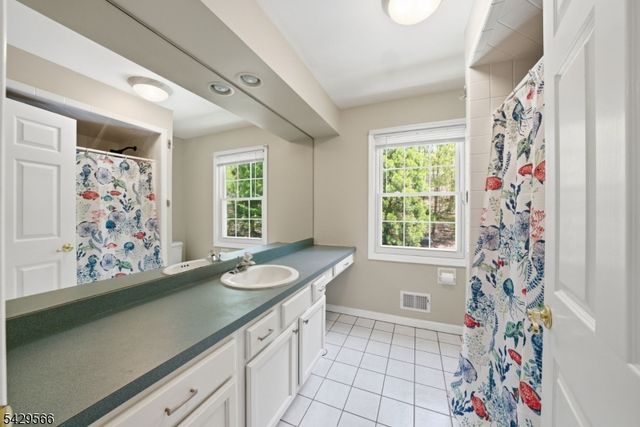 71 Chincopee Rd, Jefferson Twp., NJ 07849