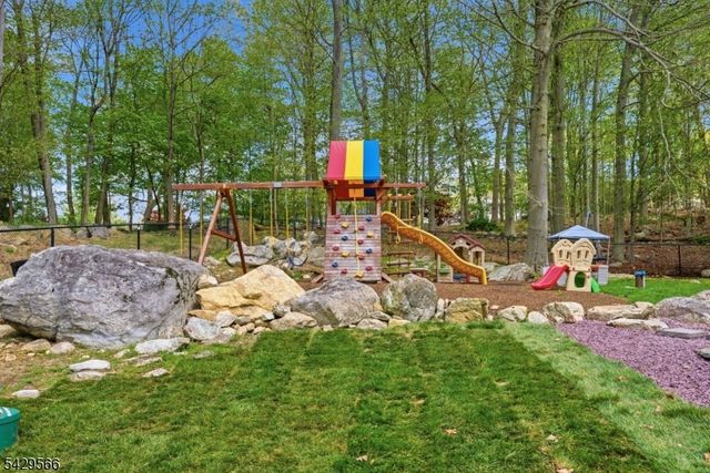 71 Chincopee Rd, Jefferson Twp., NJ 07849