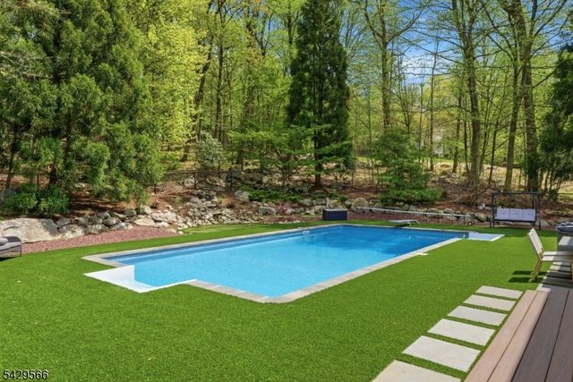 71 Chincopee Rd, Jefferson Twp., NJ 07849