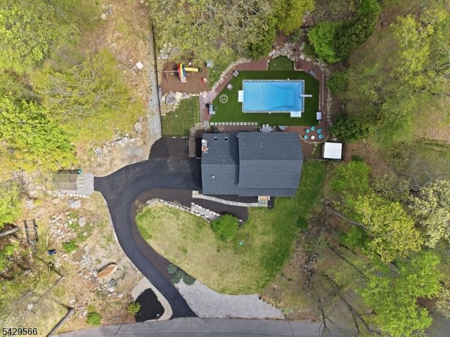 71 Chincopee Rd, Jefferson Twp., NJ 07849