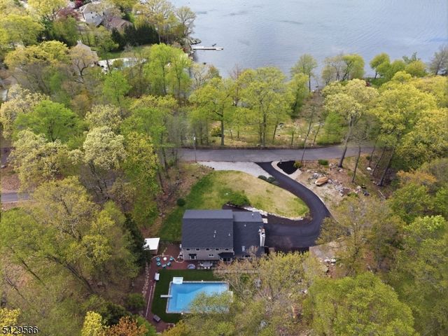 71 Chincopee Rd, Jefferson Twp., NJ 07849