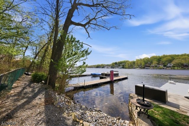 71 Chincopee Rd, Jefferson Twp., NJ 07849