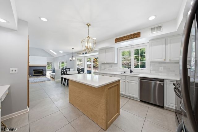 71 Chincopee Rd, Jefferson Twp., NJ 07849