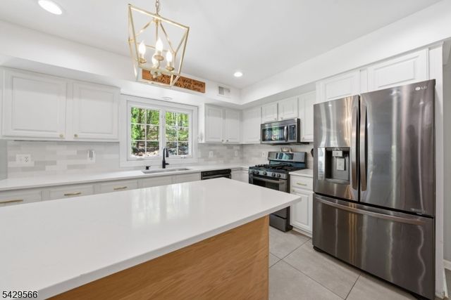 71 Chincopee Rd, Jefferson Twp., NJ 07849