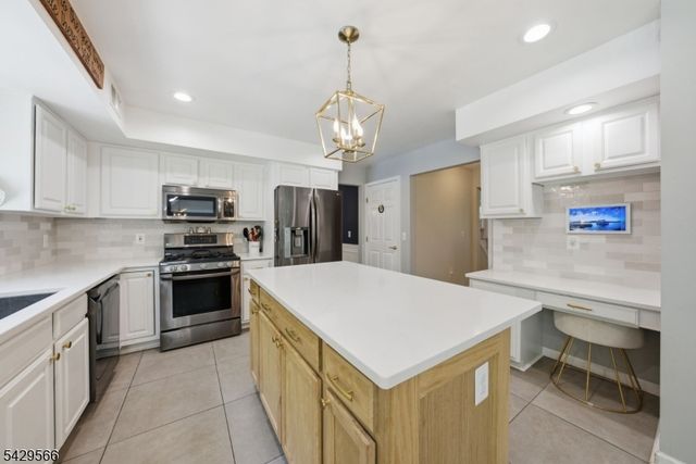 71 Chincopee Rd, Jefferson Twp., NJ 07849