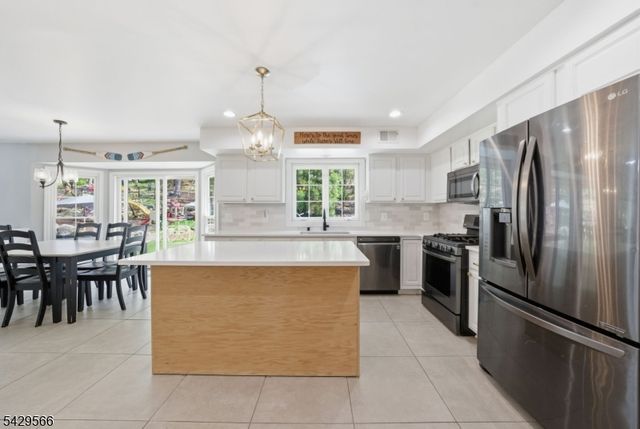 71 Chincopee Rd, Jefferson Twp., NJ 07849