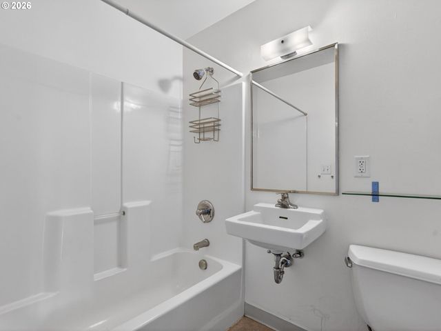 900 Ne 81ST Ave 314, Portland, OR 97213