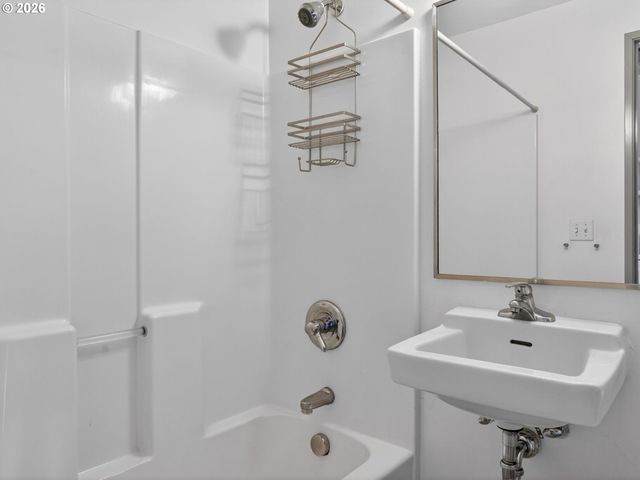 900 Ne 81ST Ave 314, Portland, OR 97213