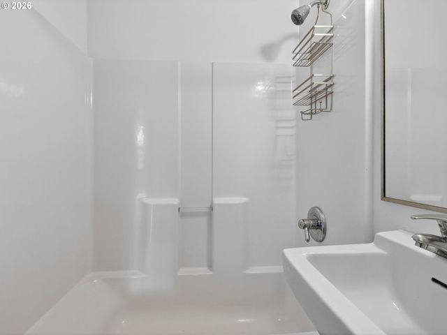 900 Ne 81ST Ave 314, Portland, OR 97213