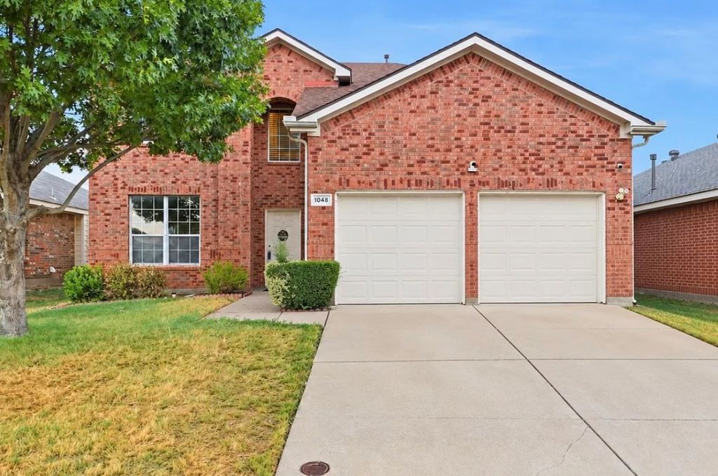 1048 Twin Brooks Drive, Grand Prairie, TX 75052 — exterior