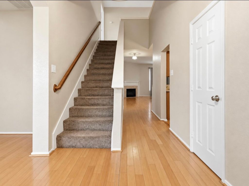 1048 Twin Brooks Drive, Grand Prairie, TX 75052 — photo 2