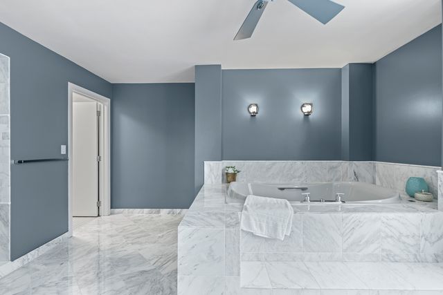 850 N Dewitt Place 18A, Chicago, IL 60611