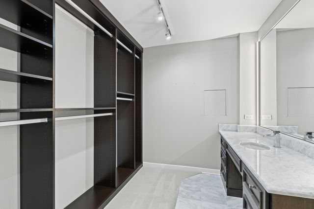 850 N Dewitt Place 18A, Chicago, IL 60611