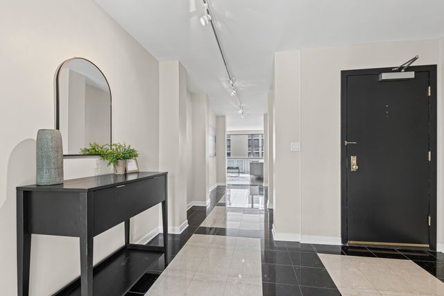 850 N Dewitt Place 18A, Chicago, IL 60611