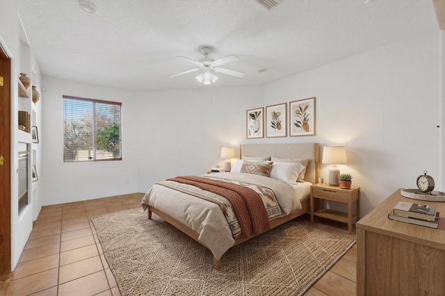 9623 Vista Casitas Drive NW, Albuquerque, NM 87114