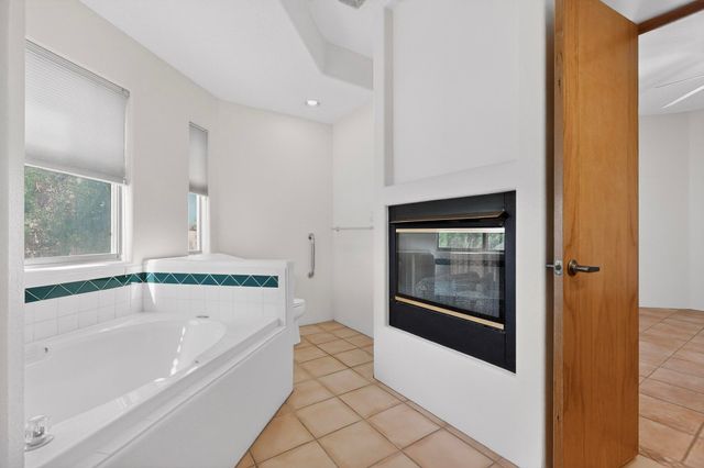 9623 Vista Casitas Drive NW, Albuquerque, NM 87114