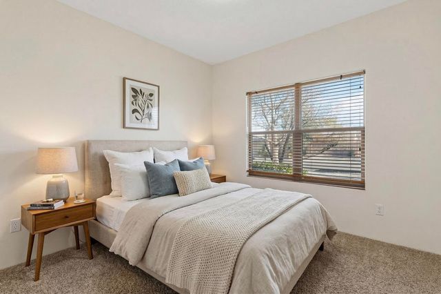 9623 Vista Casitas Drive NW, Albuquerque, NM 87114