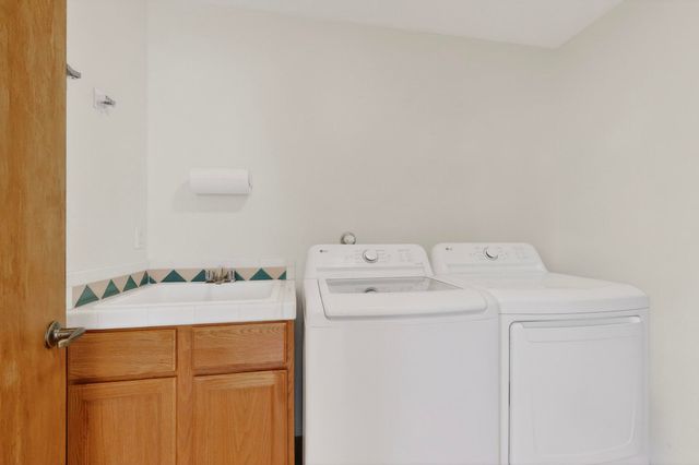 9623 Vista Casitas Drive NW, Albuquerque, NM 87114