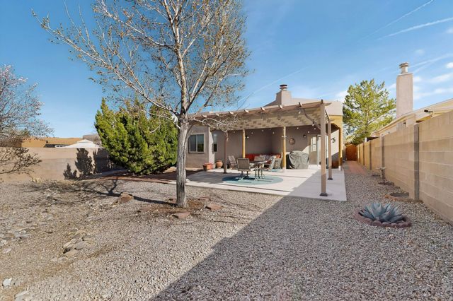 9623 Vista Casitas Drive NW, Albuquerque, NM 87114