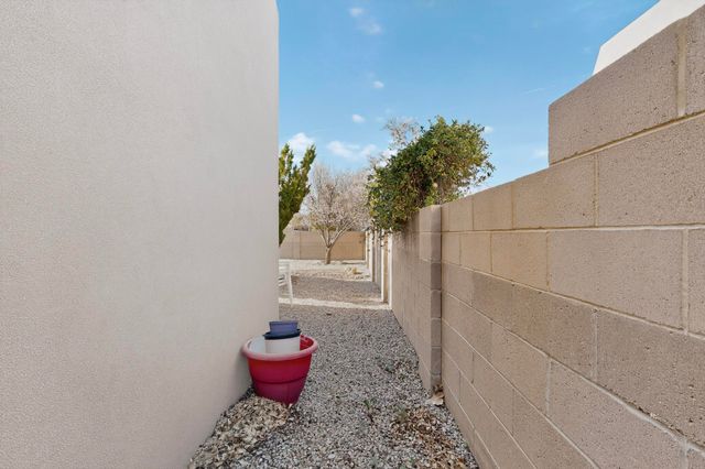 9623 Vista Casitas Drive NW, Albuquerque, NM 87114