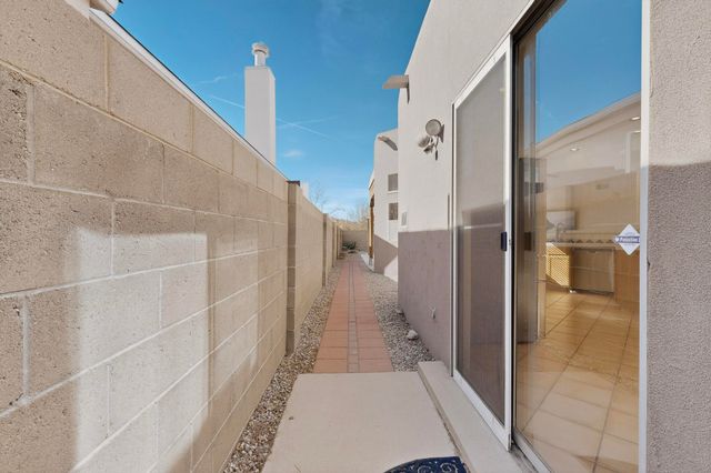 9623 Vista Casitas Drive NW, Albuquerque, NM 87114