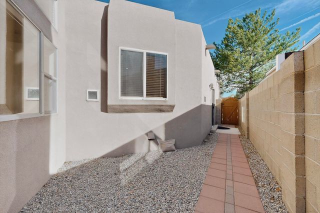 9623 Vista Casitas Drive NW, Albuquerque, NM 87114