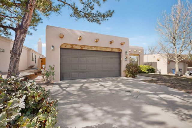 9623 Vista Casitas Drive NW, Albuquerque, NM 87114