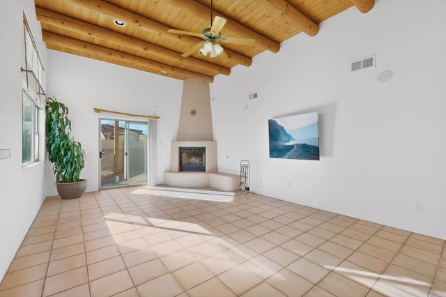 9623 Vista Casitas Drive NW, Albuquerque, NM 87114