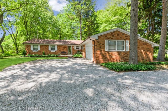 8638 Stone Road, Clay, MI 48001