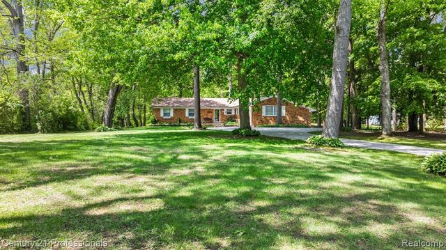 8638 Stone Road, Clay, MI 48001