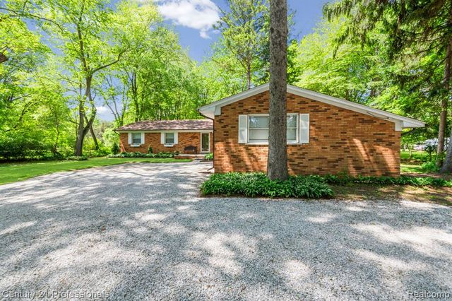 8638 Stone Road, Clay, MI 48001