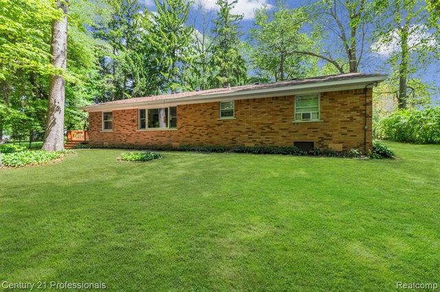 8638 Stone Road, Clay, MI 48001