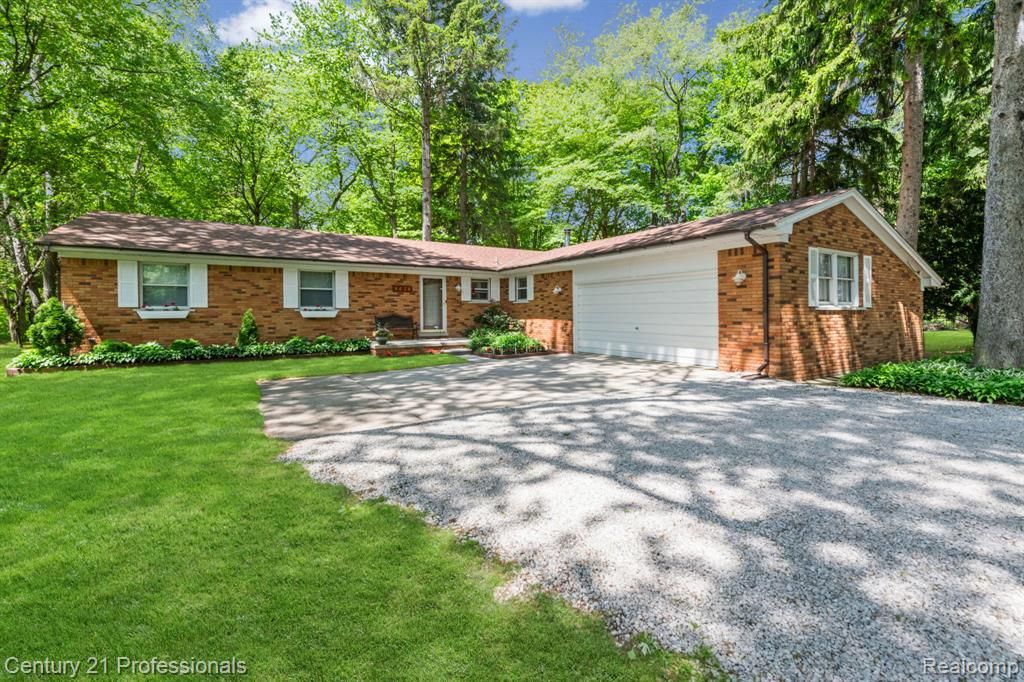 8638 Stone Road, Clay, MI 48001