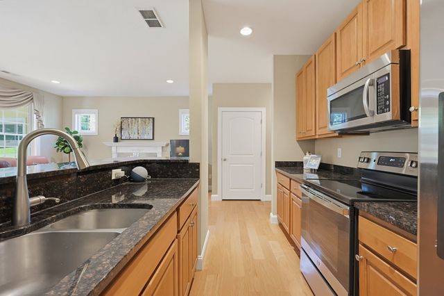 17 Hartland Way 17, Acton, MA 01720