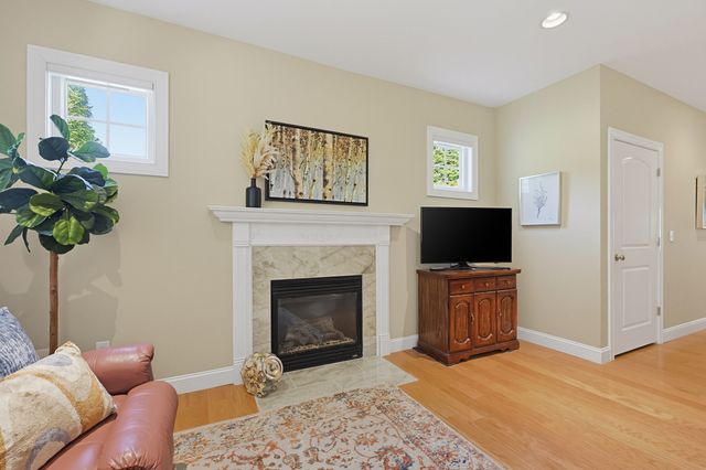 17 Hartland Way 17, Acton, MA 01720