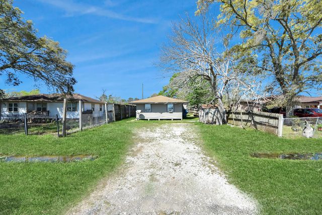 817 Church Street, Crosby, TX 77532