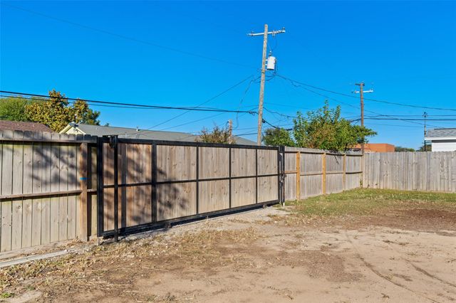 2106 22nd Avenue N, Texas City, TX 77590