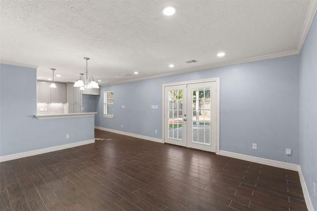 2106 22nd Avenue N, Texas City, TX 77590