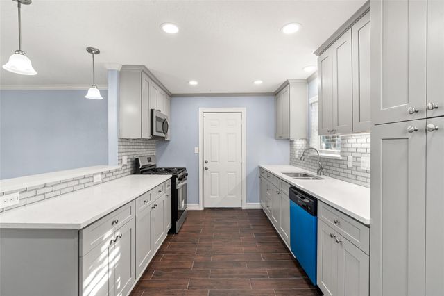 2106 22nd Avenue N, Texas City, TX 77590