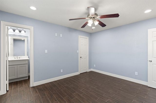 2106 22nd Avenue N, Texas City, TX 77590