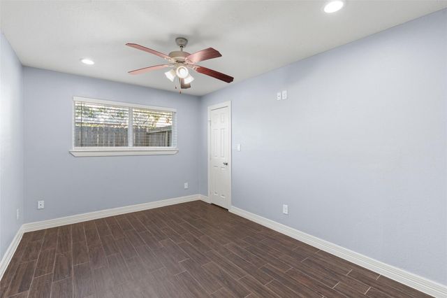 2106 22nd Avenue N, Texas City, TX 77590