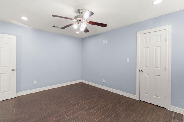 2106 22nd Avenue N, Texas City, TX 77590