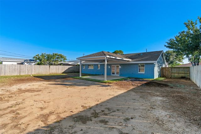 2106 22nd Avenue N, Texas City, TX 77590