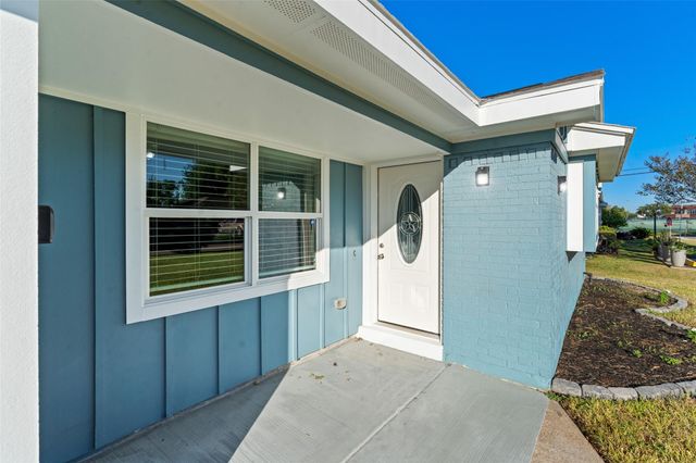 2106 22nd Avenue N, Texas City, TX 77590