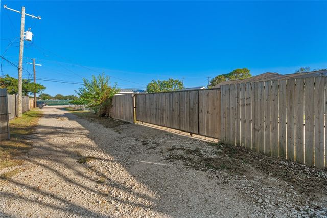 2106 22nd Avenue N, Texas City, TX 77590