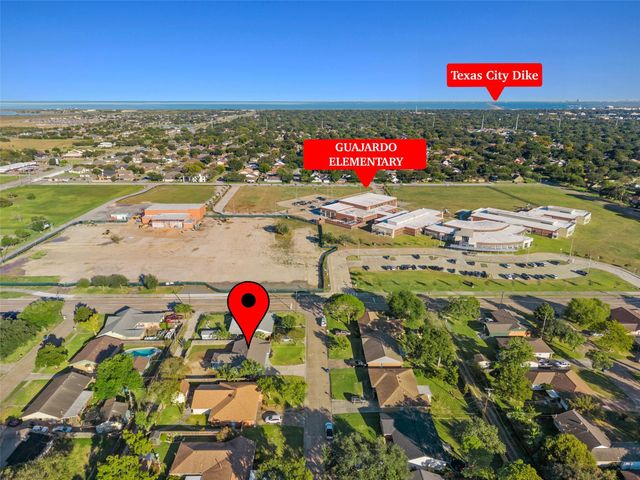 2106 22nd Avenue N, Texas City, TX 77590