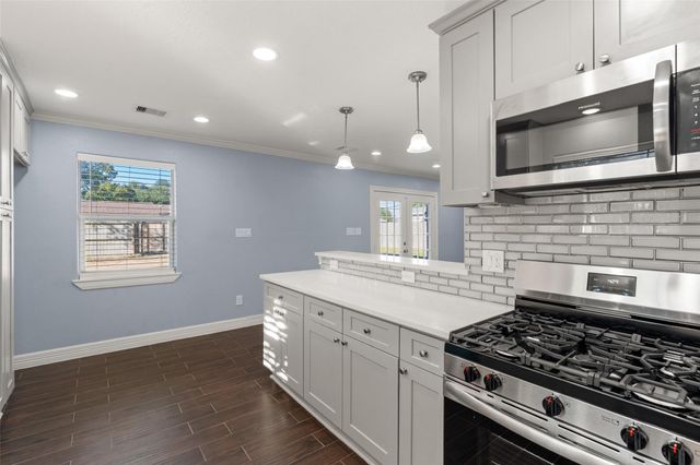 2106 22nd Avenue N, Texas City, TX 77590