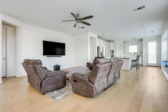 100 Rangel DR, Liberty Hill, TX 78642
