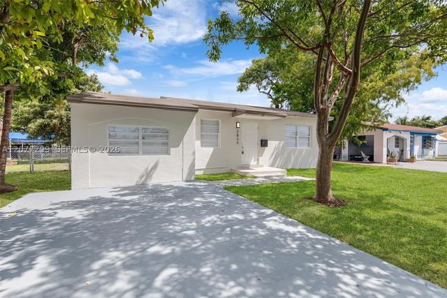 2839 Mayo St, Hollywood, FL 33020