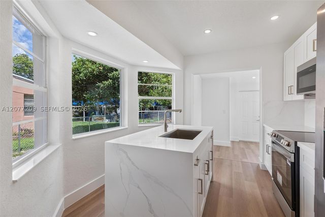 2839 Mayo St, Hollywood, FL 33020
